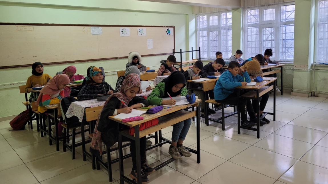 Suriyeli Çocukların Türk Eğitim Sistemine Entegrasyonu Eğitimlerimiz Devam Ediyor