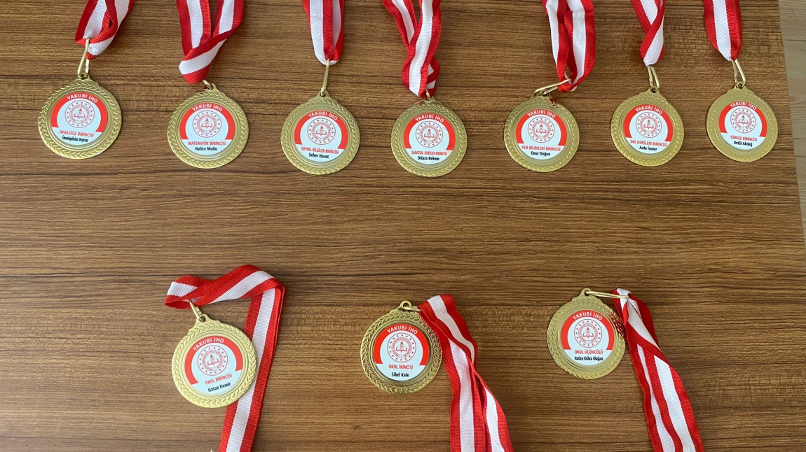 Başarılı Öğrencilerimiz Madalyalarını Aldı 