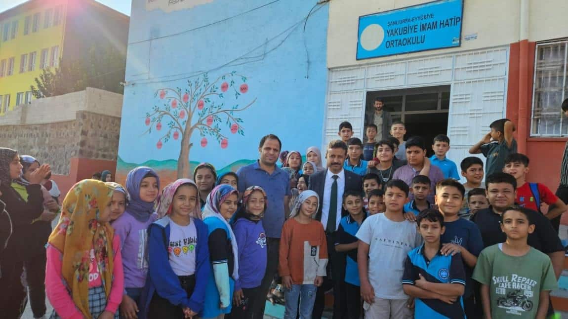 Eyyübiye İlçe Milli Eğitim Müdürümüz Ahmet Demir okulumuzu ziyaret etti. 